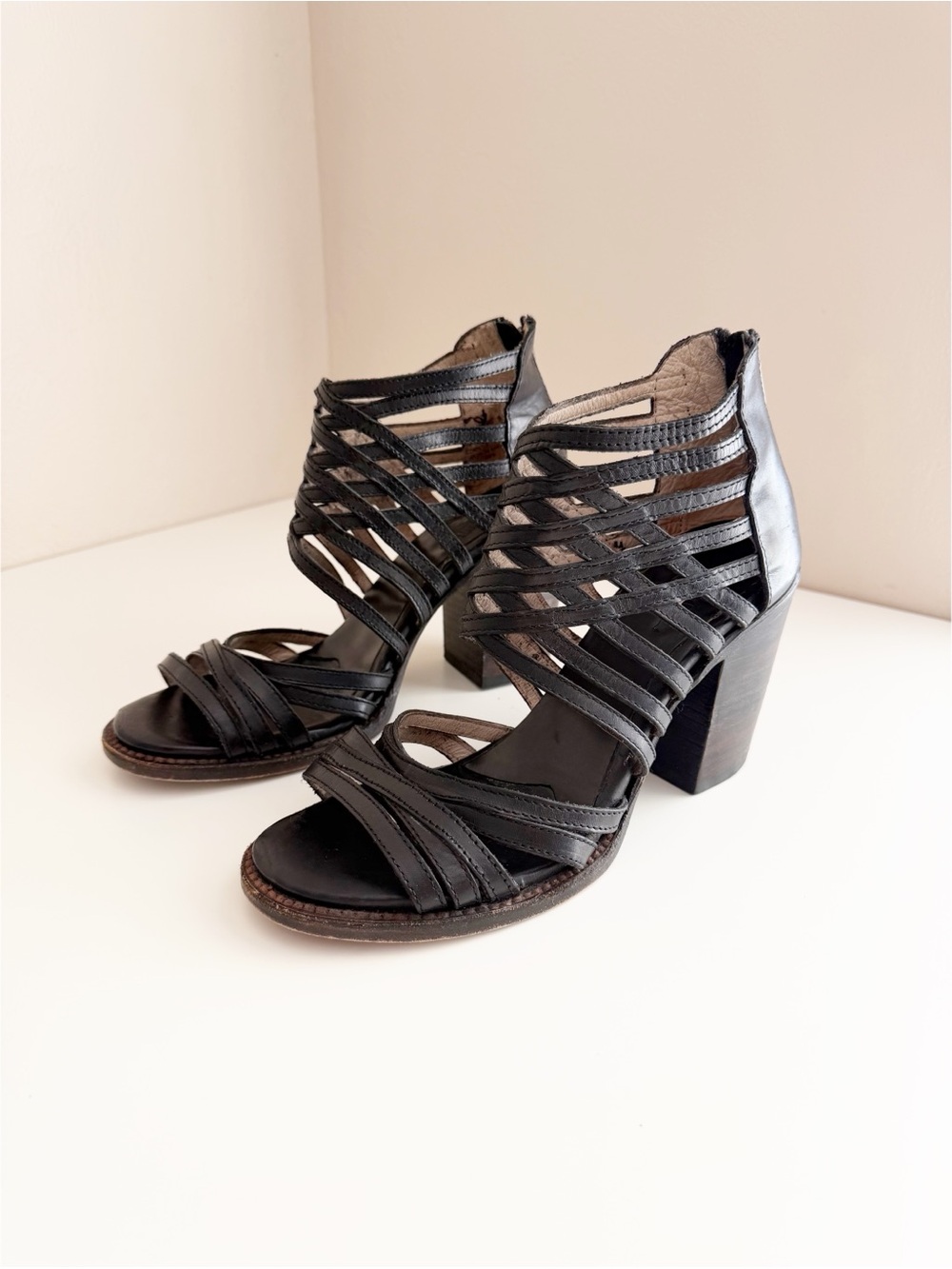 Freebird by Steven Wing strappy sandals in black leather block heel size 9